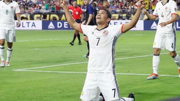 باكا يحتفل بهدفه