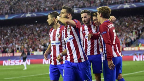 كاراسكو (الثاني من اليسار) يحتفل بهدفه رفقة زملائه