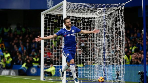 فابريغاس يحتفل بهدفه