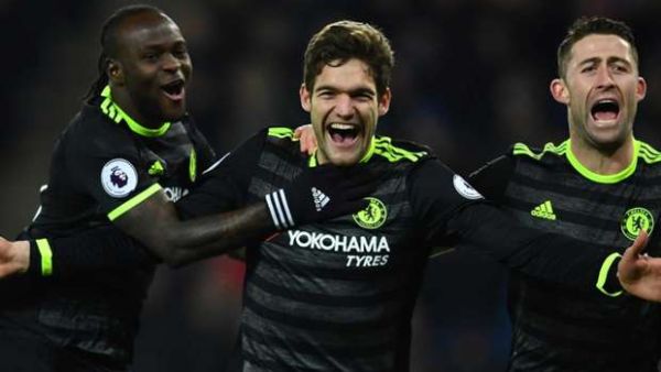 ألونسو (وسط) يقود البلوز للفوز