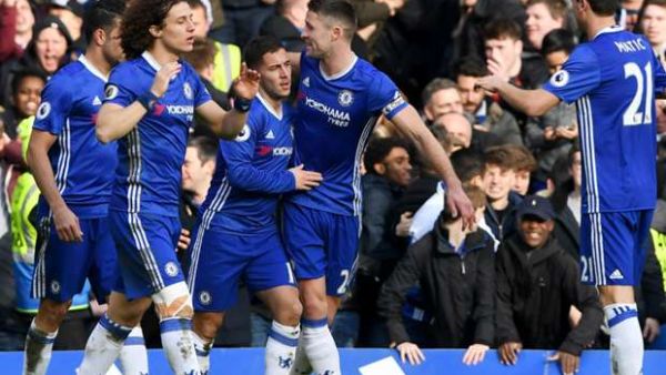 هازارد (وسط) يقود تشلسي لفوز مهم ومقنع