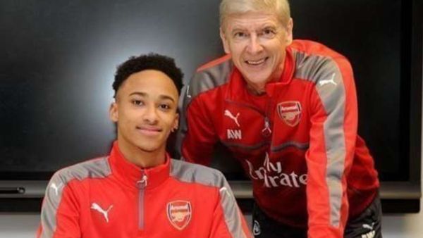 تعاقد غير متوقع من المدرب آرسين فينغر