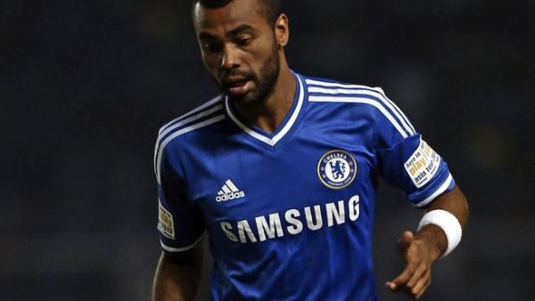 Ashley Cole's England place under threat, warns Hodgson
