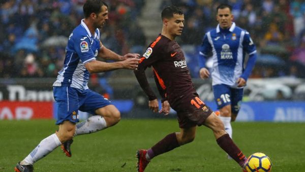 فيليب كوتينيو نجم البارسا (يمين) خلال المباراة