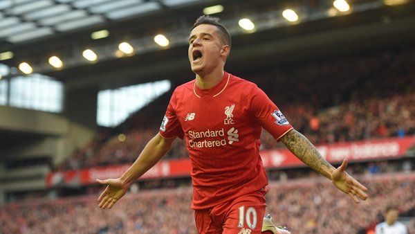 كوتينيو يحتفل بهدفه