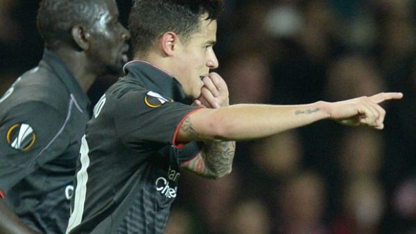 كوتينيو يحتفل بهدف التعادل