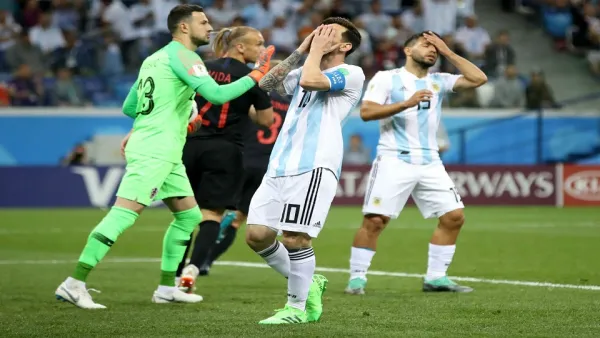 ميسي يواجه خطر الخروج المبكر من المونديال