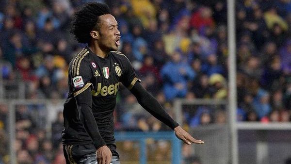 كوادرادو يحتفل بهدفه