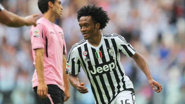 كوادرادو يحتفل بهدفه