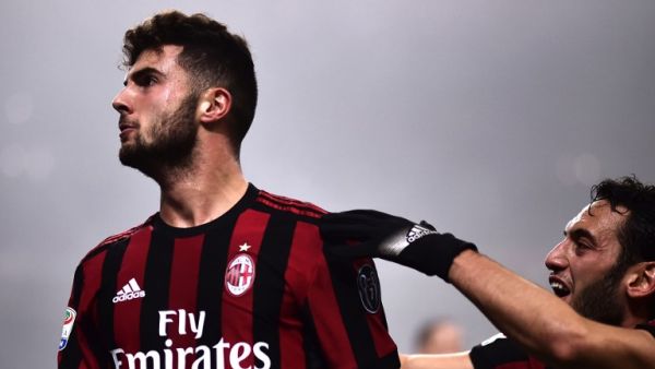 كوتروني يحتفل بهدفه