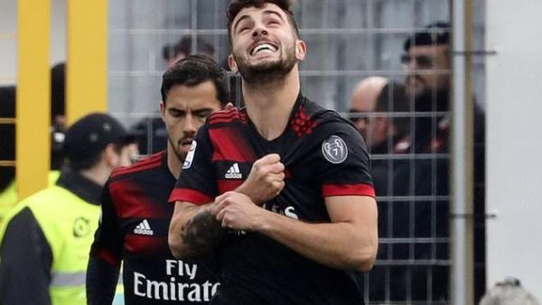 كوتروني يقود ميلان لفوز جديد