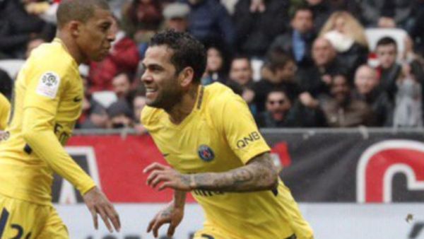 ألفيش يسجل هدف فوز الباريسي