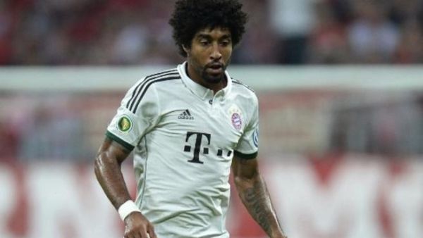 Bayern Munich defender admits interest from Manchester United