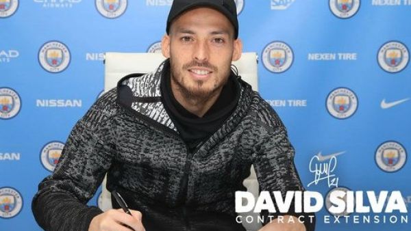 سيلفا يوقع على العقد الجديد