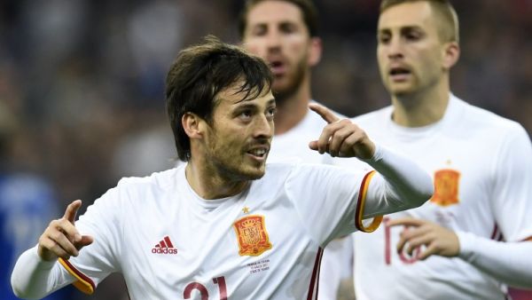 سيلفا يحتفل بهدفه