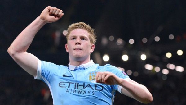 دي بروينه يجتفل بهدفه