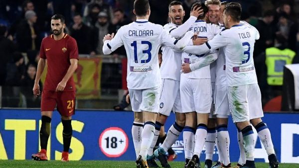 لاعبو أتالانتا يحتفلون بهدف دي رون