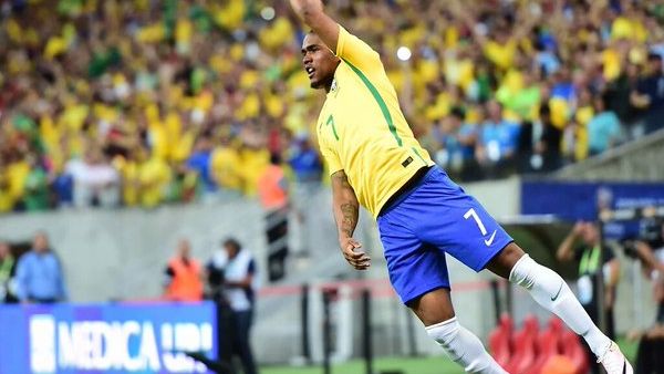 كوشتا يحتفل بهدفه