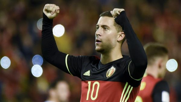 إيدين هازارد يحتفل خلال المباراة