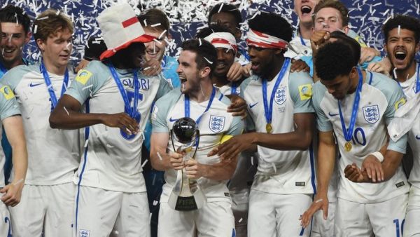 إنجلترا تفوز باللقب