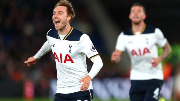 إيريكسين يحتفل بهدفه الحاسم