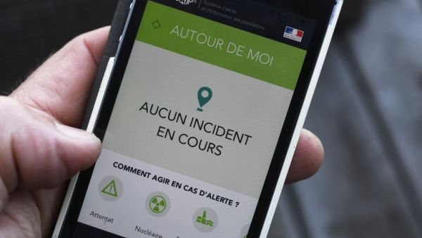 This picture on June 8, 2016 in Dinard, western France, shows a smartphone screen reading "Around me, No ongoing incidents", displayed on a page of the SAIP (Systeme d'Alerte et d'Information aux populations, or Population Alert and Information System), a new smartphone app launched by the French government, designed to alert users of possible terror attacks amid growing security concerns over the UEFA Euro 2016 football tournament.
DAMIEN MEYER / AFP