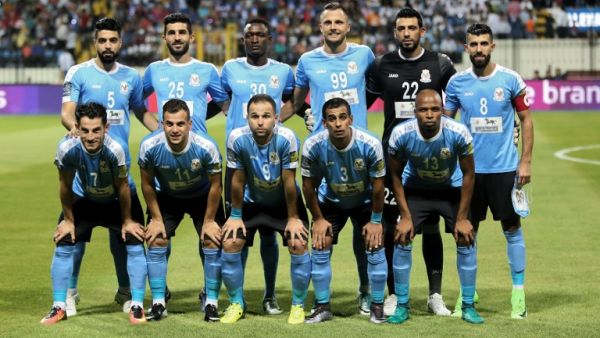 Jordan’s Al-Faisaly players pose for picture a head of football match against Tunis’s Esperance team in the Arab Club championship final match at Alexandria Stadium on August 6, 2017.
STR / AFP