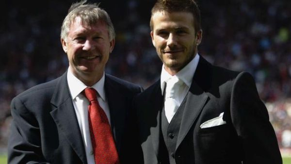 صورة أرشيفية لبيكهام والمدرب السابق أليكس فيرغسون