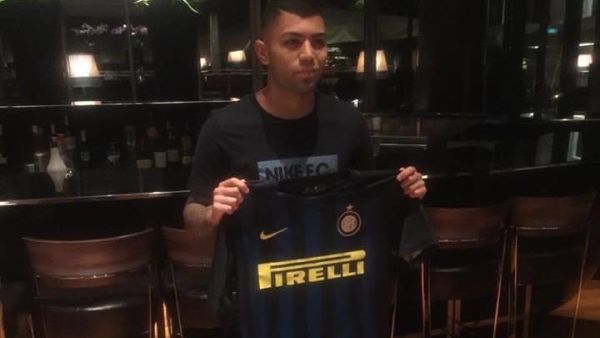 جابيجول يعرض قميص إنتر