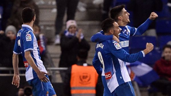 لاعبو إسبانيول يحتفلون بهدف غارسيا القاتل