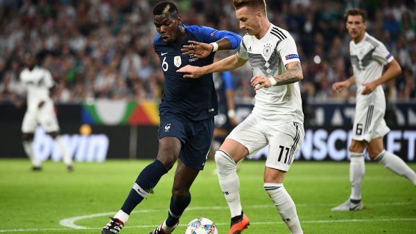 صراع على الكرة بين ماركو رويس وبول بوغبا