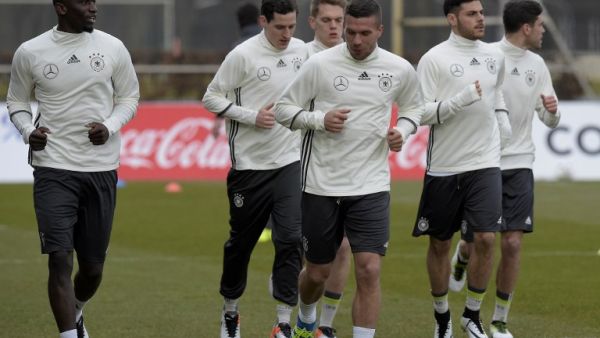Members of the German national football team take part in a training session in Berlin on March 22, 2016.
The German national team will play England in a friendly football match on March 26 at Berlin's Olympic Stadium.
TOBIAS SCHWARZ / AFP