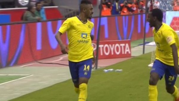 غالب يحتفل بهدفه