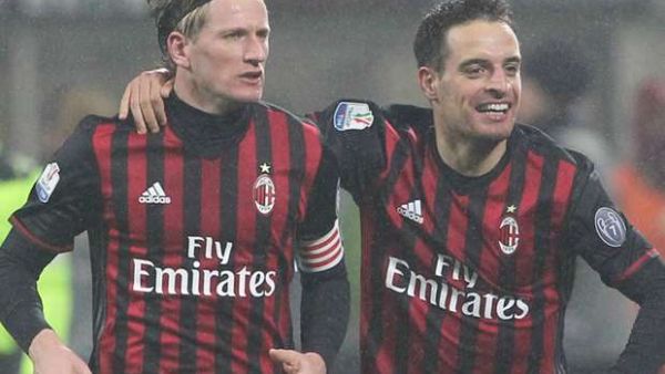 بونافينتورا (يمين) يحتفل رفقة إيغناتسيو أباتي بهدفه