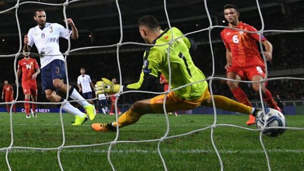 قدم منتخب إيطاليا أداءً سيئاً للغاية قوبل بصافرات استهجان من الجماهير