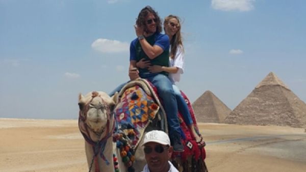 Puyol riding a camel at the Giza pyramids (photo: Al-Ahram)