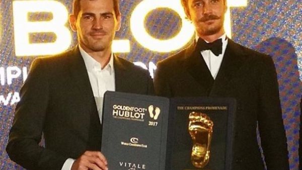 كاسياس يتوج مسيرته بجائزة جديدة