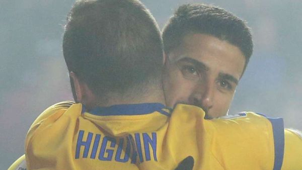 سامي خضيرة يهنىء هيغواين بهدفه