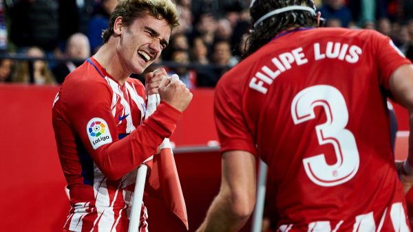 غريزمان (يسار) يرد على منتقديه هذا الموسم ويسجل ثلاثية