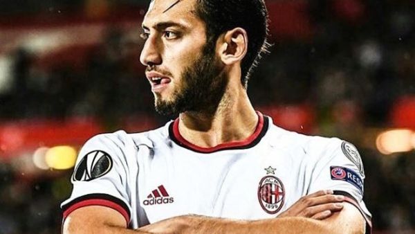 تشالهانوغلو يحتفل بهدفه