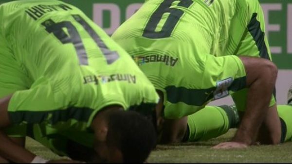 الأهلي يحقق فوزاً متأخراً