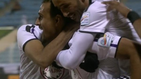 لاعبو هجر يحتفلون بالهدف