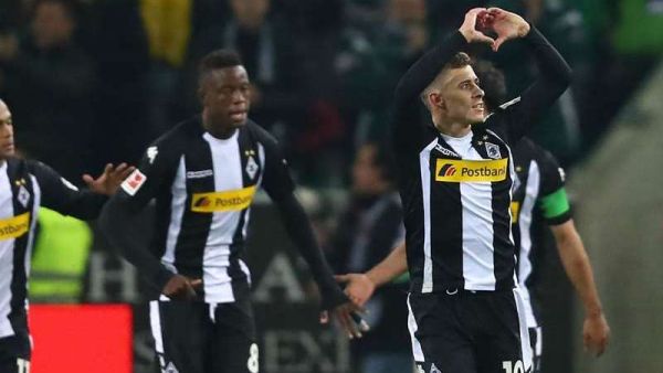 مونشنغلادباخ يلحق ببايرن خسارته الأولى تحت إشراف هاينكيس