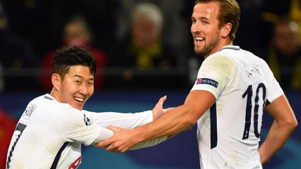 كاين وهيونغ مين يحتفلان بالهدف الثاني