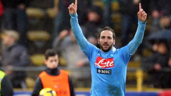 هيغواين يحتفل بهدفه