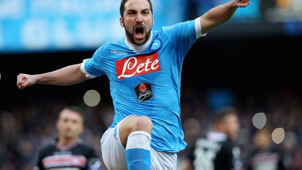 هيغواين يحتفل بهدفه