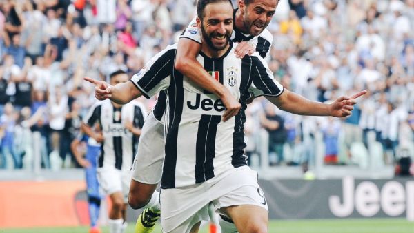 هيغواين وبيانيتش يقودان يوفنتوس لفوز مهم