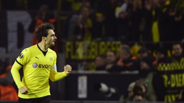 هوميلز يحتفل بهدفه