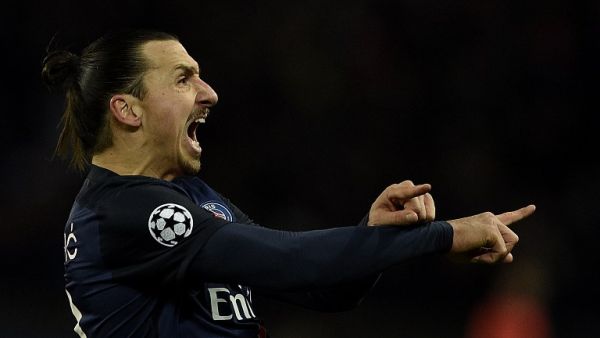 إبراهيموفيتش يحتفل بهدفه