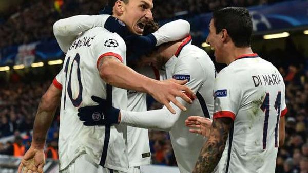 إبراهيموفيتش يحتفل بالنصر رفقة زملائه